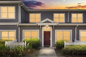Exterior - 3 BD/ 2 BA/ Villas At Seven Dwarfs Lane (14-104) (Kissimmee)