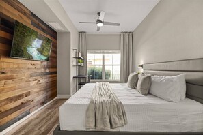 3 slaapkamers, een strijkplank/strijkijzer, reisbedje, wifi