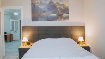 4 bedrooms, iron/ironing board, free WiFi, bed sheets