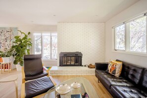 Living area - An updated mid-century modern house in one of Boulder's best neighborhoods. (Boulder)