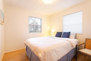 4 bedrooms, iron/ironing board, Internet - An updated mid-century modern house in one of Boulder's best neighborhoods. (Boulder)