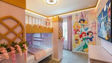 5 bedrooms, iron/ironing board, WiFi, bed sheets