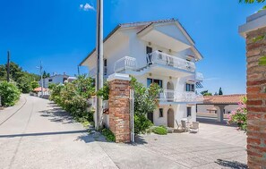 Exterior - Lovely apartment in Omisalj with outdoor swimming pool (Omisalj)
