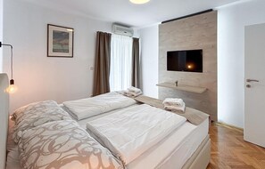 2 bedrooms, free WiFi - 2 bedroom nice apartment in Omisalj (Omisalj)