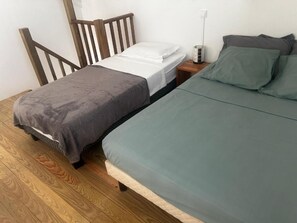 Huis, uitzicht op tuin | Verduisterende gordijnen, een strijkplank/strijkijzer, gratis wifi