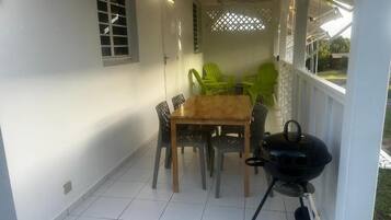 Family House | Outdoor dining