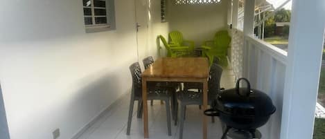 Family House | Outdoor dining