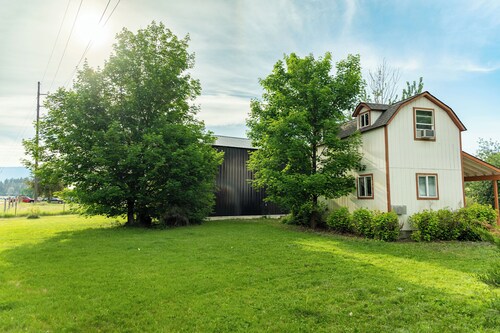 Charming 1-bedroom cottage with AC in cozy Huson