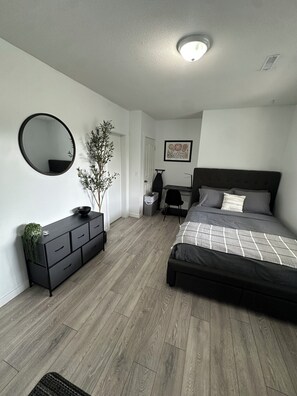 1 chambre, bureau, fer et planche à repasser, Wi-Fi gratuit