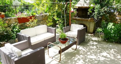 Ilia Edipsos Sunny Gem - Quaint and Cozy Getaway