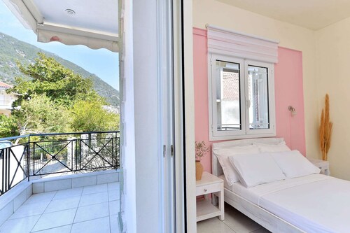 Ilia Edipsos Sunny Gem - Quaint and Cozy Getaway