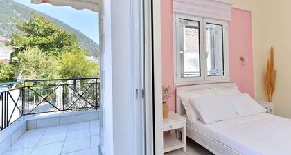Ilia Edipsos Sunny Gem - Quaint and Cozy Getaway