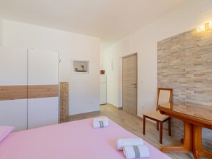 1 bedroom, Internet - Apartmani  STANIĆ - apt. A2 "Olive tree" by Interhome (Omiš)