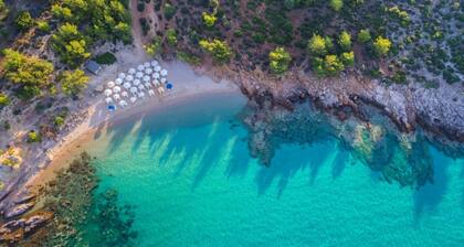 Studios River - Potos Poolside Apartment With View