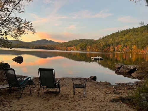 Loon Lodge : Spacious Lakeside Suite