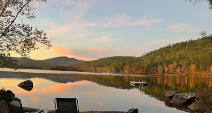 Loon Lodge : Spacious Lakeside Suite