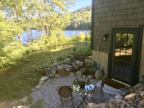 Loon Lodge : Spacious Lakeside Suite