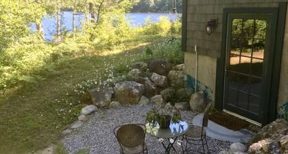 Loon Lodge : Spacious Lakeside Suite