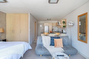 2 makuuhuonetta, työpöytä, silitysrauta/-lauta, ilmainen Wi-Fi