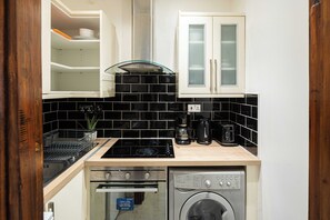 Private kitchen - Central London Apartment 1BR - 5 Min to Hyde Park (London)