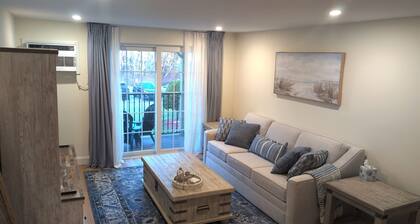 Neighborhood Nest | 10 minutes to Beach & Downtown