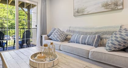 Neighborhood Nest | 10 minutes to Beach & Downtown