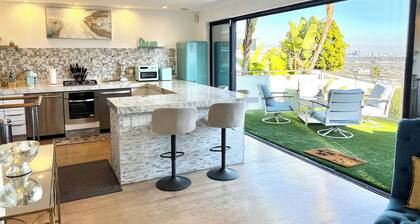 Hollywood Hills Sky Villa- Sunset Strip- BEST LOCATION & VIEWS!