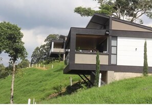 Luxury Cabin, Balcony, Mountain View | Bahagian luar