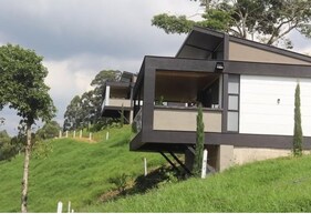 Cabana superluxo, sacada, vista para a montanha | Fachada