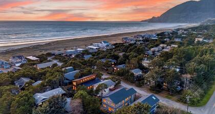 Magic Tree House by Avantstay Fire Pit + Deck + Movie Room Walk to the Beach