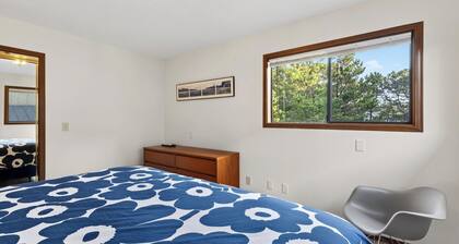 Magic Tree House by Avantstay Fire Pit + Deck + Movie Room Walk to the Beach