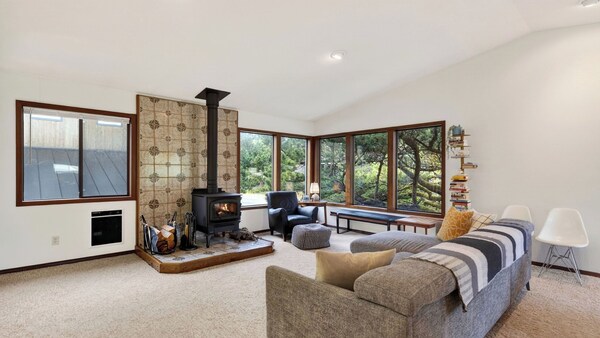 Magic Tree House By Avantstay Fire Pit + Deck + Movie Room Walk To The Beach - Manzanita, OR