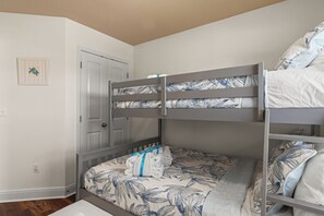 3 chambres, décoration personnalisée, ameublement personnalisé, bureau