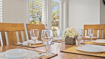 House, Multiple Beds, Patio, Garden View ( 17 Grayling Way) | Dining