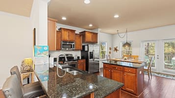 Rumah, Beberapa Tempat Tidur, patio, pemandangan kebun ( 17 Grayling Way) | Dapur pribadi