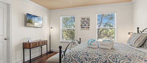 House, Multiple Beds, Patio, Garden View ( 17 Grayling Way) | 3 bedrooms, individually decorated, individually furnished, desk