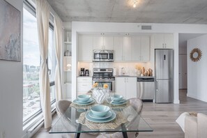 Fridge, microwave, oven, stovetop - Skyline Penthouse | 360° Views + Parking (Montreal)