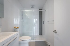 Hair dryer - Skyline Penthouse | 360° Views + Parking (Montreal)