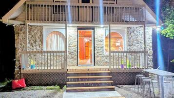 House, 5 Bedrooms | Exterior