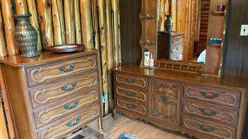 House, 5 Bedrooms | Interior