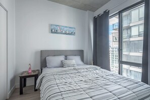Desk, iron/ironing board, WiFi, bed sheets - Modern Industrial 1BR + Balcony in Old Montreal (Montreal)