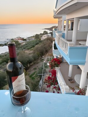 Property grounds - Holiday Home 'Blue Window Seaview Maisonette' with Sea View, Wi-Fi and Air Conditioning (Ιεράπετρα)