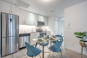 Private kitchen - Old Port | Stunning View | Stylish 2BR Retreat (Montreal)