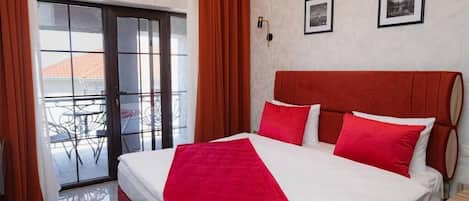 In-room safe, soundproofing, iron/ironing board, free WiFi