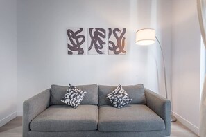 TV - 1 bedroom old port- F1 Weekend (Montreal)