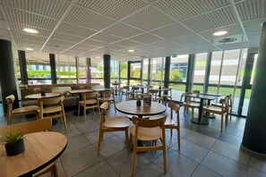 Dining - B&B Hotel Lyon Aeroport Saint Quentin Fallavier (Saint-Quentin-Fallavier)