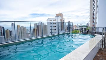 Apartemen Basic | Kolam renang | Kolam renang outdoor