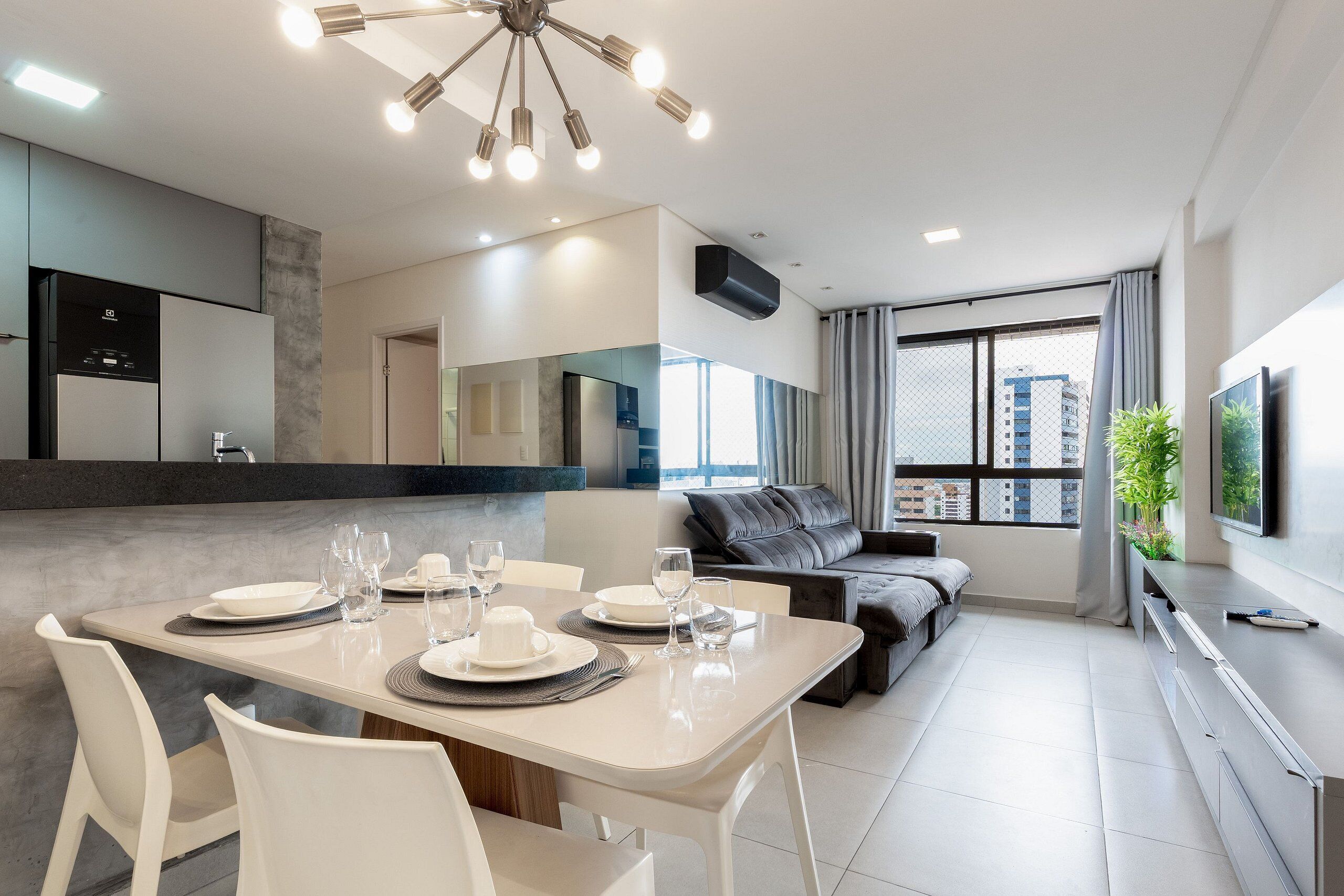 Basic Apartment | Dining