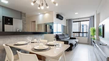Basic Apartment | Dining