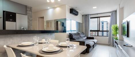 Basic Apartment | Dining